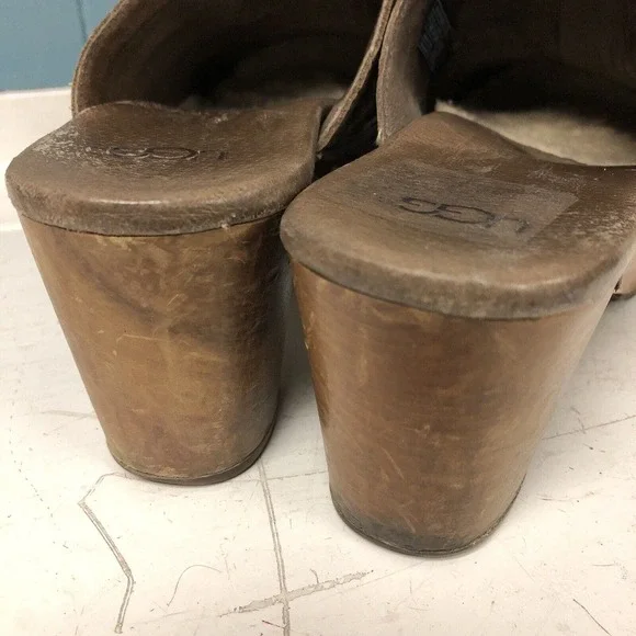 UGG‎ Women's Size 9 Slip On Clogs, Tan Brown Clogs With Wooden Heels - Picture 9 of 9
